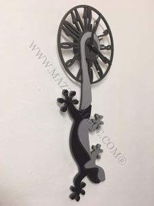 Callea design hanging gecko modern wall clock black