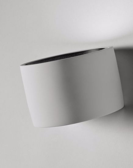 Modern round black and white wall sconce, Nasso by Sforzin